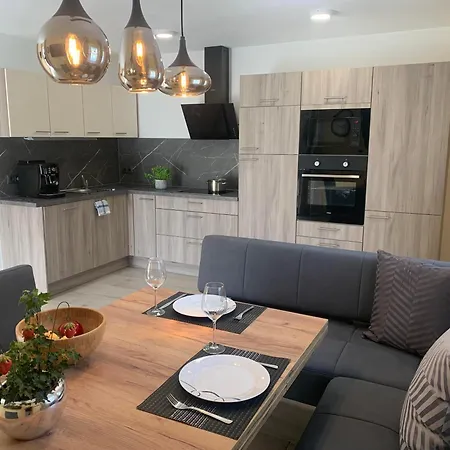 App. Marlos Apartman Leisach